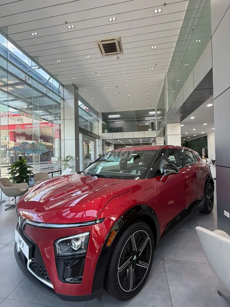 Xe ô tô điện VinFast VF 7 màu xám